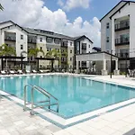 Complete Sleek Modern Apartment 10 Min To Parks Pets Allowed, Resort-Style Amenities