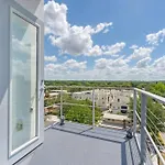 Downtown New Modern Spacious 3Bdrm 2Bath 2000 Sq Ft