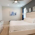 Modern 6 Bdrm Retreat With Private Pool In Encore