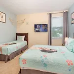 Traditional 6 Bdrm House With Backyard Pool At Encore