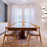Modern 5 Bdrm Villa With Galactic Bedroom At Encore