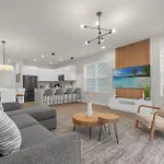 Upstay - Modern Home W Pool In New Development