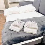 Full Apartment, 15 Min To Disney, King Bed Pet-Friendly, Resort-Style Amenities