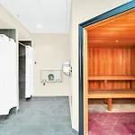 Condo With Pet-Friendly- Hot Tub Sauna & Pool