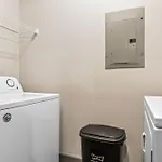 Full Apartment Petfriendly, King Bed, Top Amenities, 15 Min To Parks