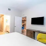 Stylish Apartment At Vista Cay