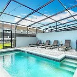 Impressive Hideaway With Private Pool And Near Parks