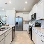Impressive Hideaway With Private Pool And Near Parks