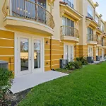 3 Bedrooms - 3,5 Bathrooms - Vista Cay 4845-148