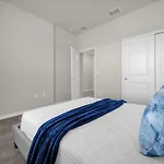 6 Bedrooms - 4 Bathrooms - Windsor Cay 16200Sm