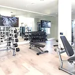 Modern Orlando Retreat Near Mco In Gated Community With Resort-Style Amenities & Free Parking