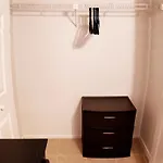 E5 Private Room With 50\