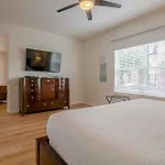 Stylish Vista Cay Poolside Escape Next To Pool Near All Theme Parks Walk To The Convention Center And Int\'L Drive
