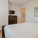 Stylish Vista Cay Poolside Escape Next To Pool Near All Theme Parks Walk To The Convention Center And Int\'L Drive