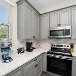 Pineapple Dream Cottage With Private Hot Tub Near Disney With Margaritaville Resort Island H2O Access - 8000Sb