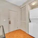 Modern Pet-Friendly - 2Br Condo - 6 Mins From Disney