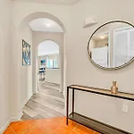 Modern Pet-Friendly - 2Br Condo - 6 Mins From Disney