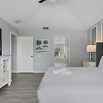 Disney & Star Wars Haven: 6Br, Pool & Game Room!