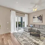 Bright Condo - 2Br With Pool & Hot Tub, Near Disney!