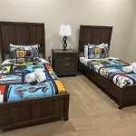 Mickeys Atlantis - Luxury 8Br Mansion Oasis Pool Hot Tub Outdoor Kitchen Home Theater, Game Room & More! 2 Miles To Disney