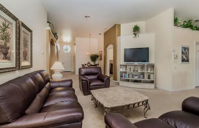 Elegant 4 Bedroom Villa With South Facing Pool In Kissimmee Resort