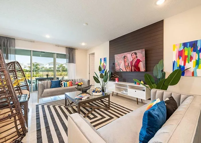 Colorful 8 Bdrm Home With Theater At Encore