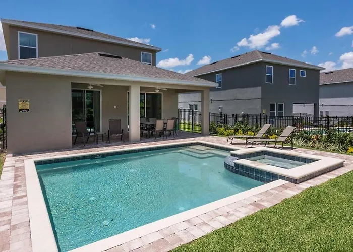 Warm 6 Bdrm Home With Private Pool At Encore