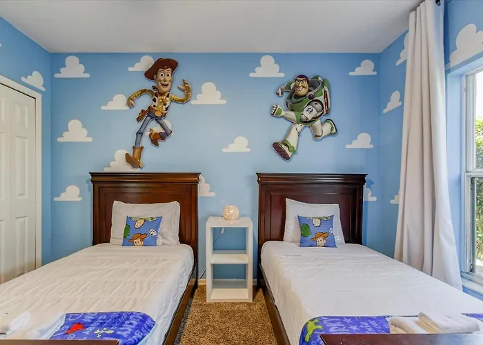 Themed Retreat Near Disney - Pool, Spa, Pet Friendly