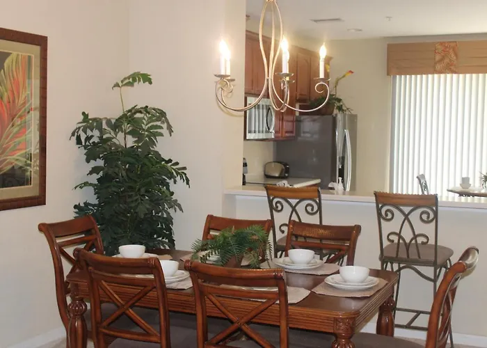 Exceptional Vista Cay Property