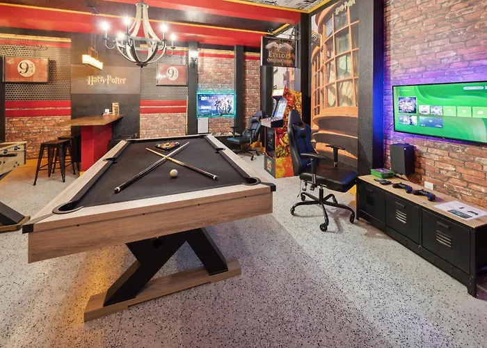 Modern 5 Bdr Family Themed Home With Harry Potter Games Room And Free Pool Heat