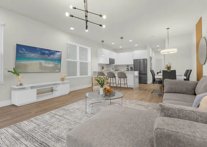 Upstay - Modern Family Townhome With Pool