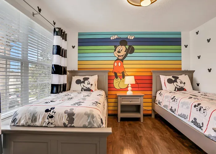 Family Fun Haven: Spacious Villa Water Park