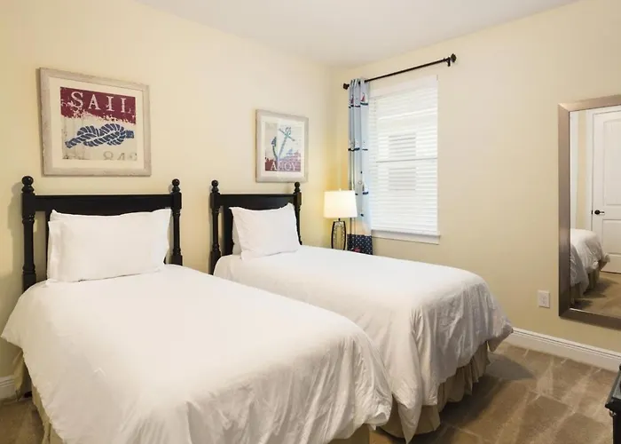 Unique Spacious 10 Bdrm Home With Backyard Pool At Encore
