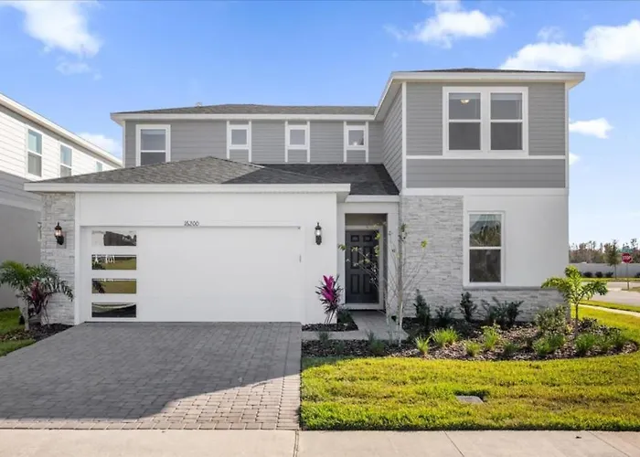 6 Bedrooms - 4 Bathrooms - Windsor Cay 16200Sm
