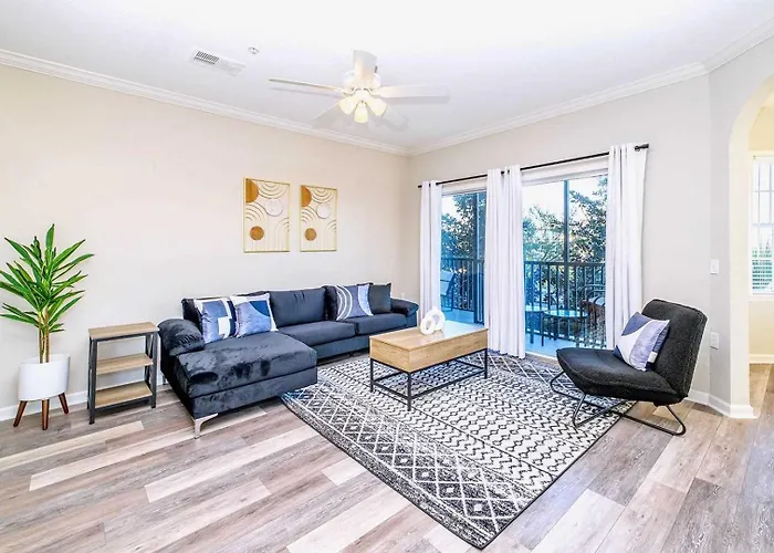 Cozy 2Br Condo - Private Balcony - Near Disney