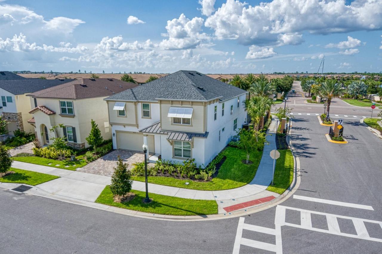 Elegant Brand New Nine Bedrooms House With Private Pool At Solara 8929 Orlando