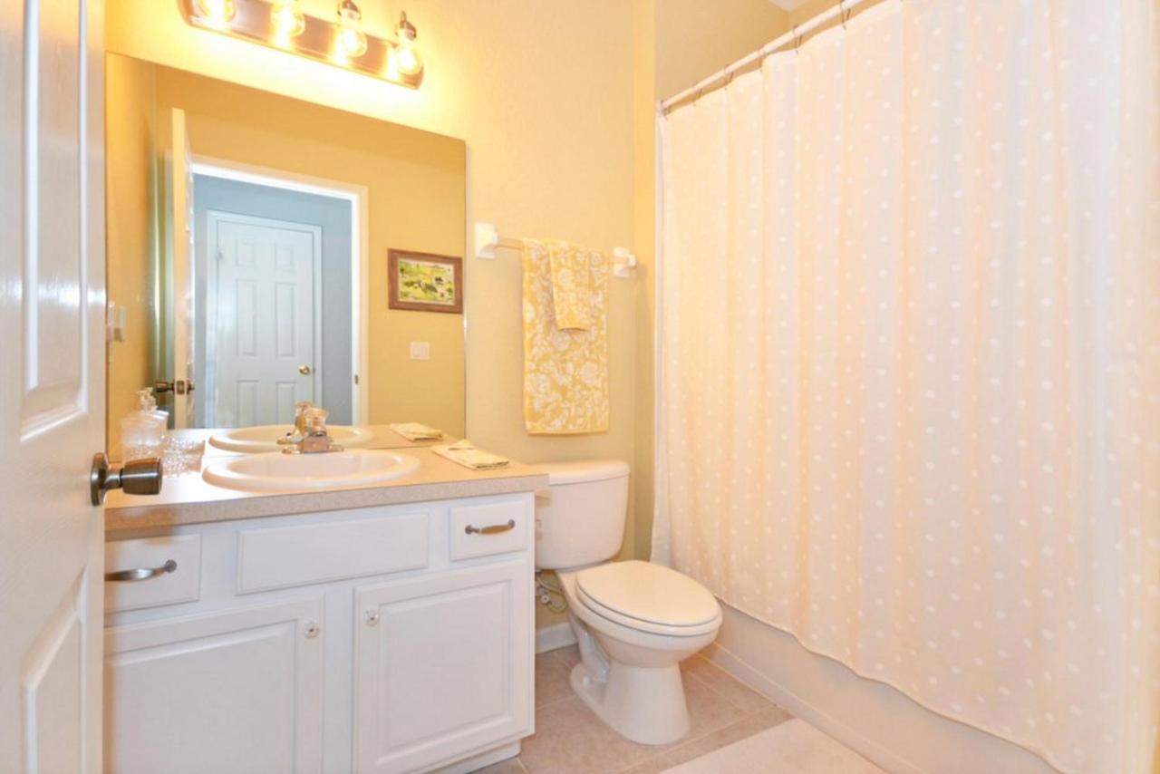 Cherry Tree Lane 33730 Villa *