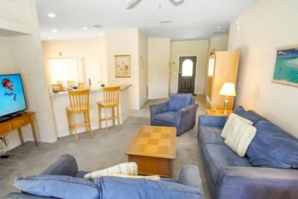Serene 4-Bedroom Lakeview Retreat With South-Facing Pool & Sun-Drenched Outdoor Living