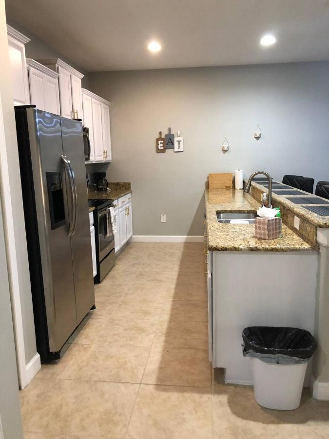 Contemporary Remodeled Townhome Near Apartment Orlando
