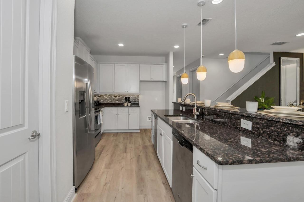 7617 Wilmington Loop Villa *