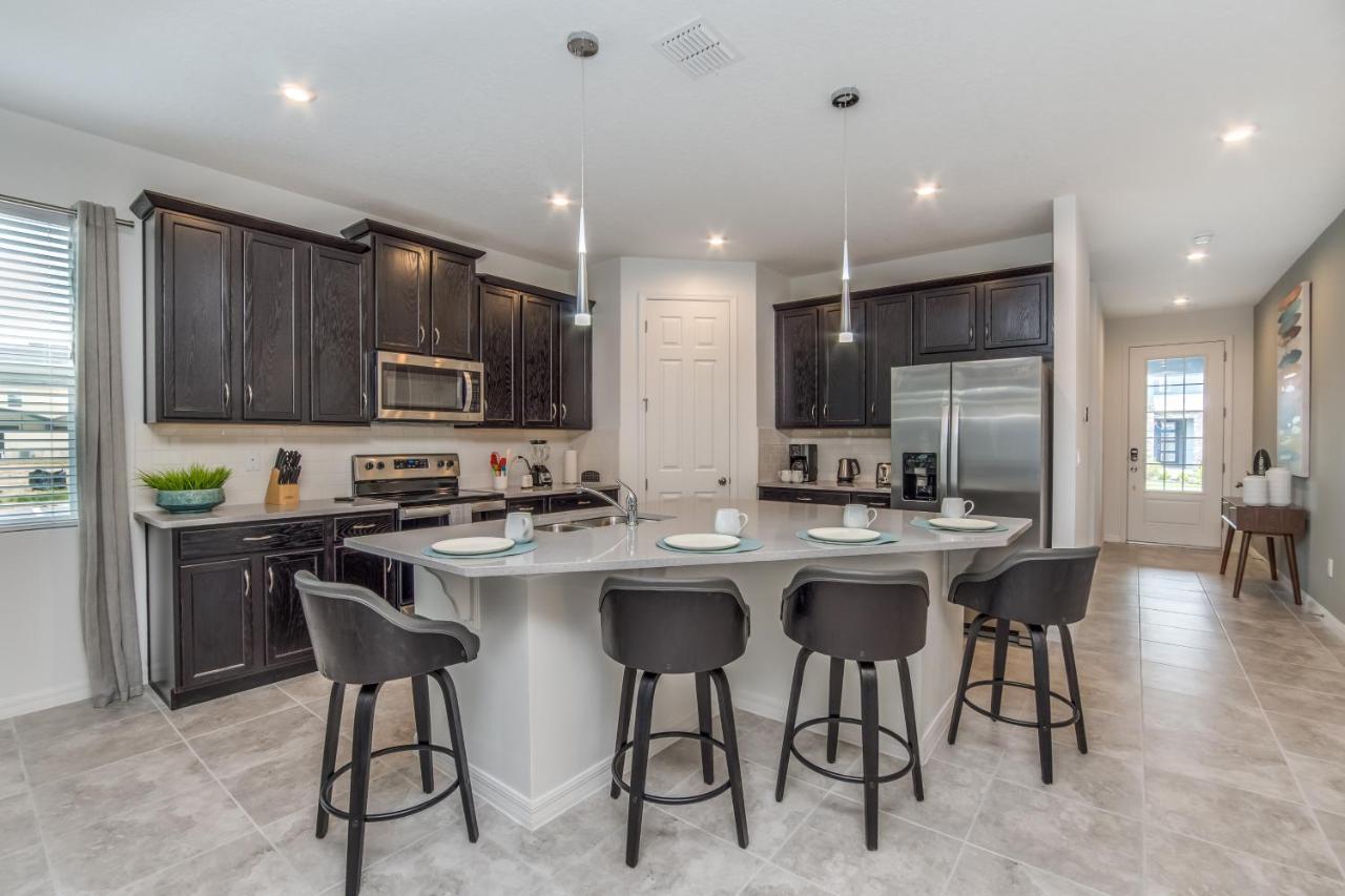 8916 Caroline Bay Court * Orlando