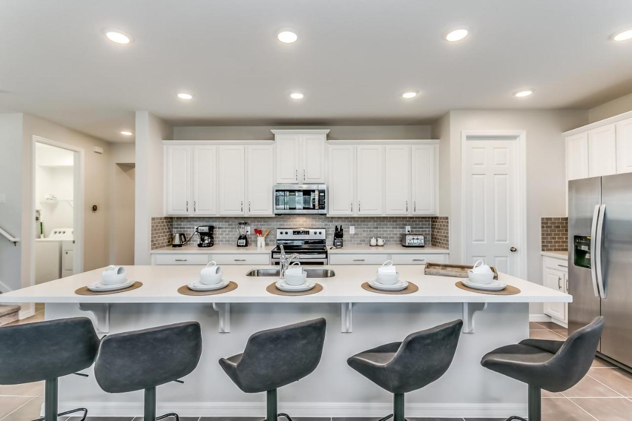 Exceptional! 9bed 6ba Games, Pool 1564n Villa *