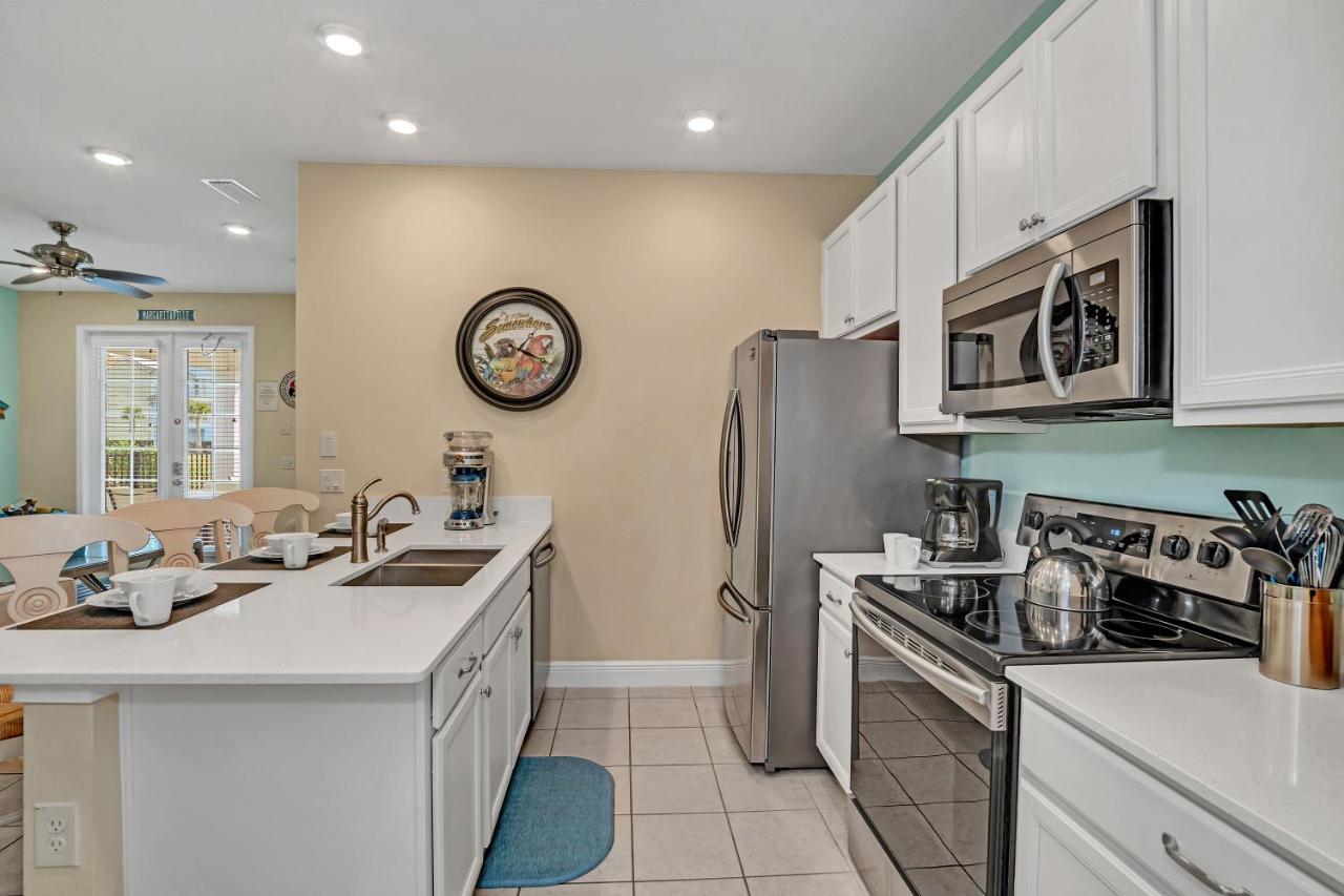 Villa 8036 Shaker Street