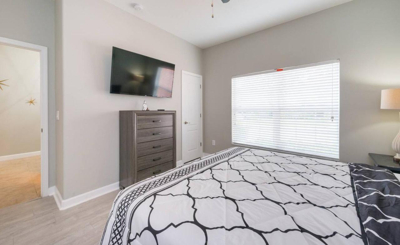 Contemporary Remodeled Townhome Near Apartment *