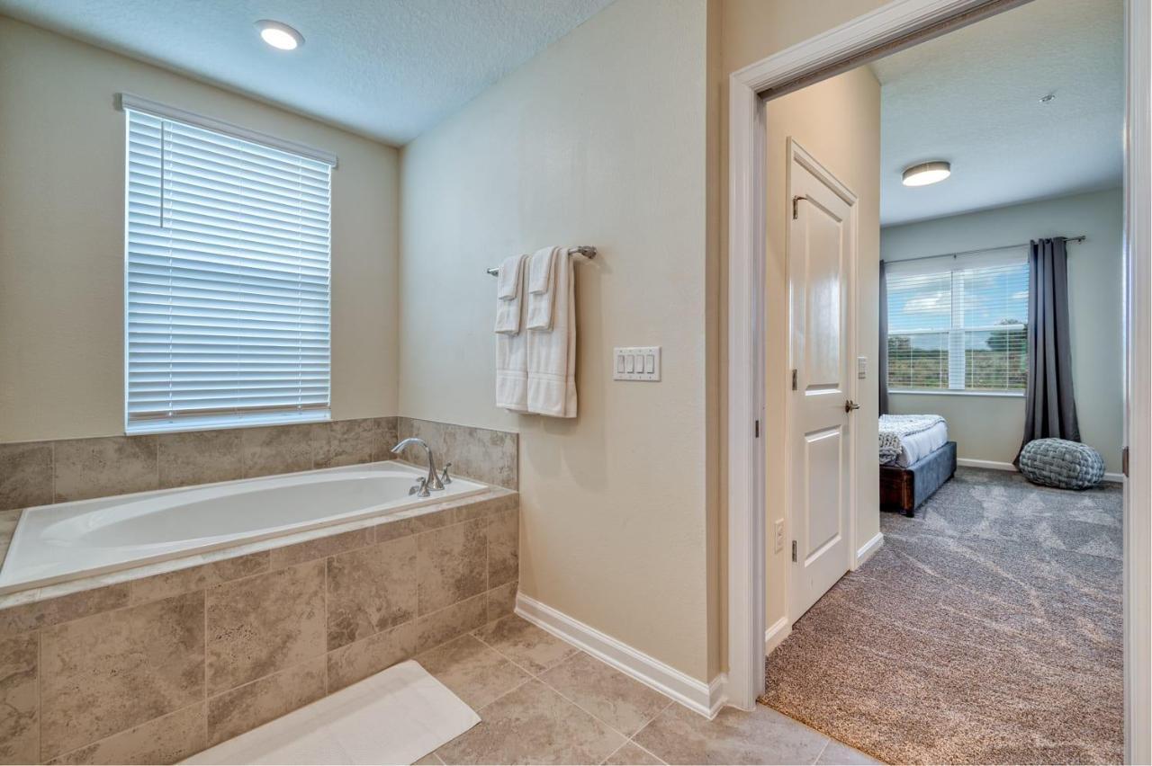 Modern With Themed Bedroom Near Apartment Orlando