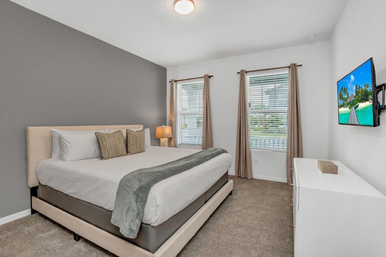 8916 Caroline Bay Court *