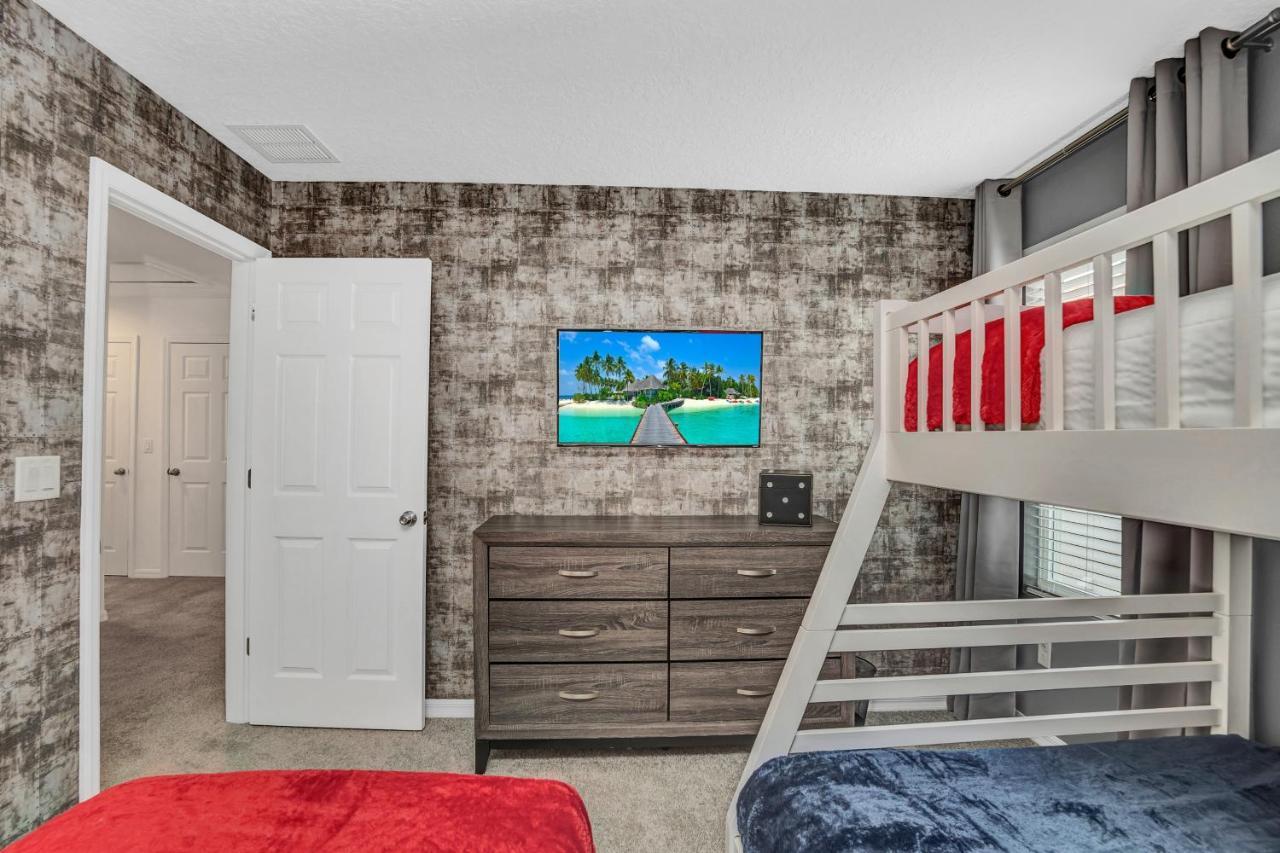 8916 Caroline Bay Court *