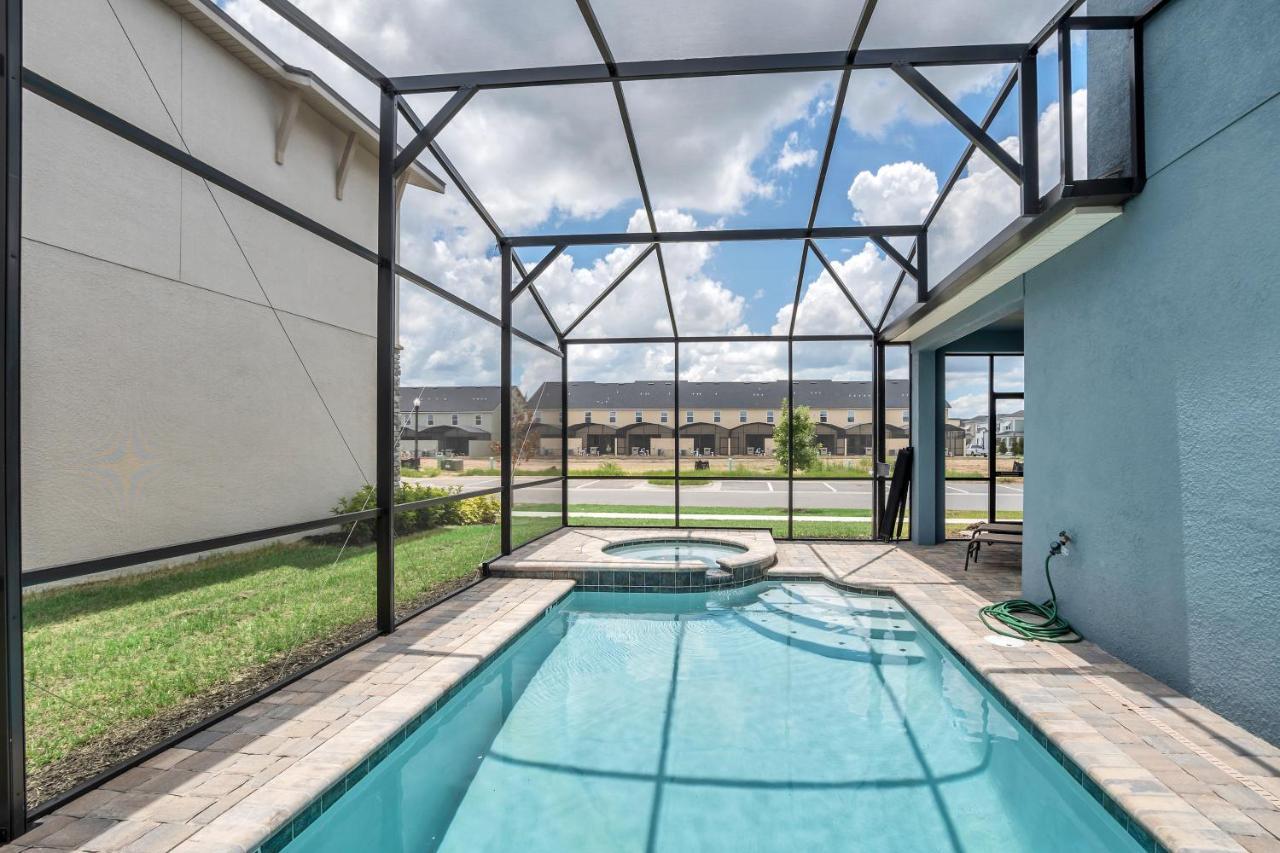 8916 Caroline Bay Court * Orlando