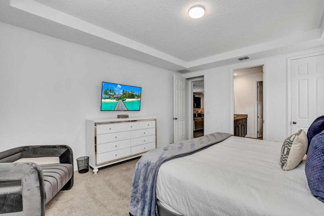 8916 Caroline Bay Court * Orlando