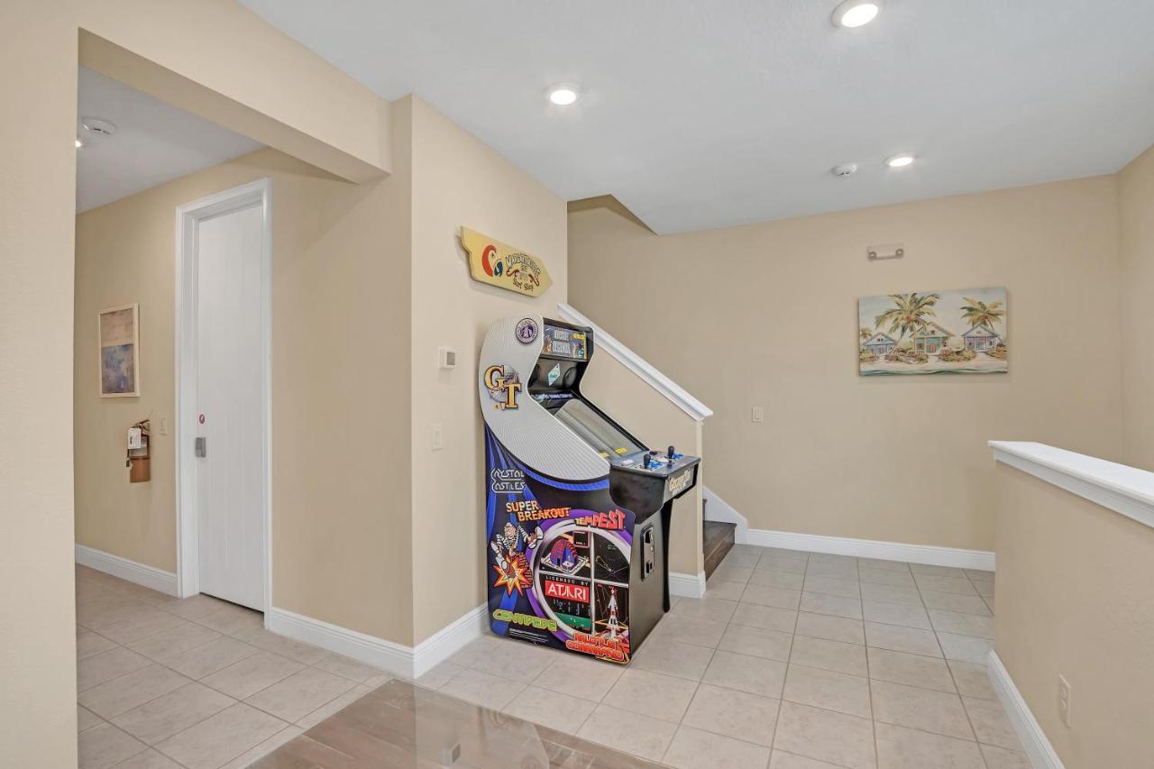 Villa 8036 Shaker Street